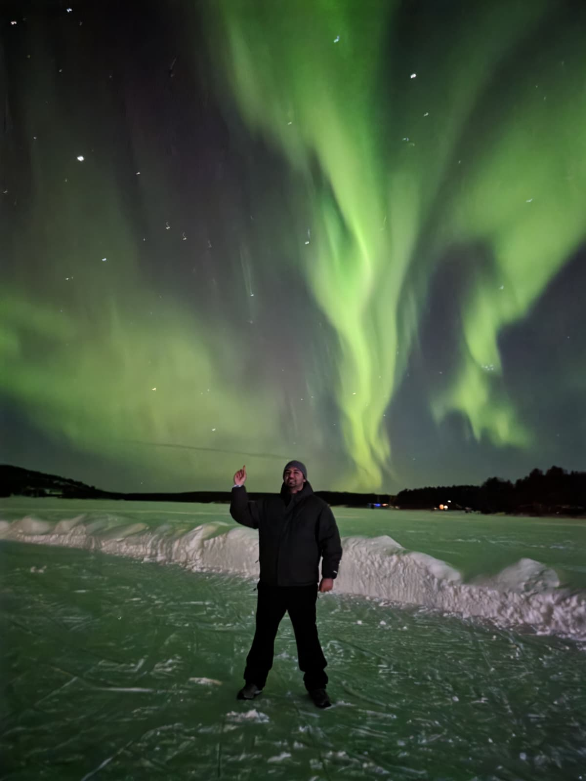 Northern Lights and travellers in Lapland
